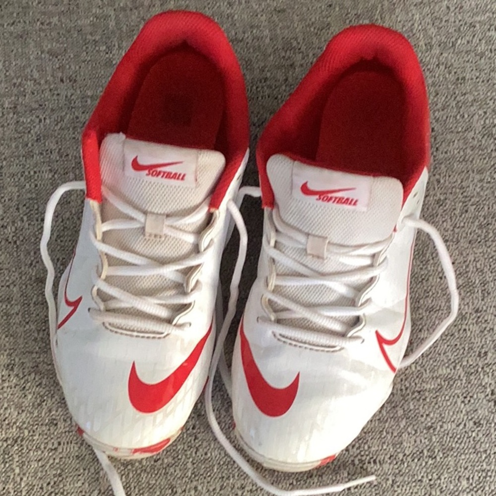 SOFTBALL CLEATS 🥎 - Picture 1 of 7